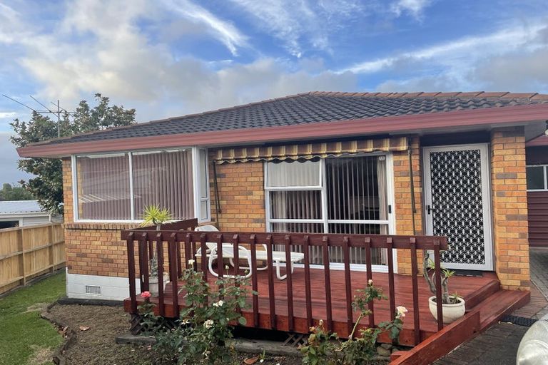 Photo of property in 33d Kirby Street, Glendene, Auckland, 0602