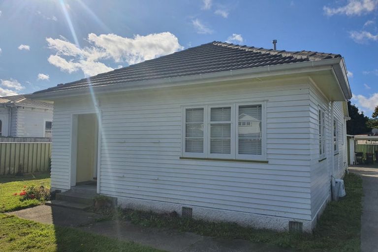 Photo of property in 143 Waiwhetu Road, Waterloo, Lower Hutt, 5011