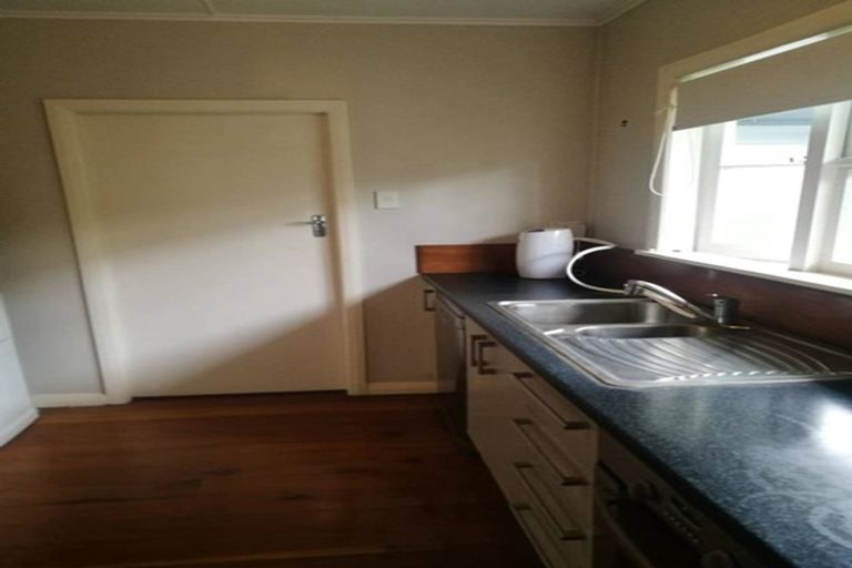 Photo of property in 61 Eastglen Road, Glen Eden, Auckland, 0602