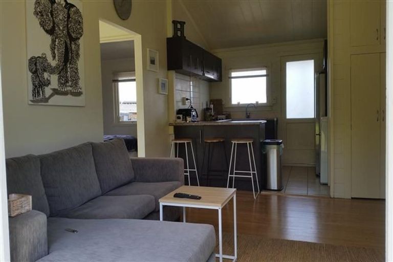 Photo of property in 41 Hobsonville Road, West Harbour, Auckland, 0618