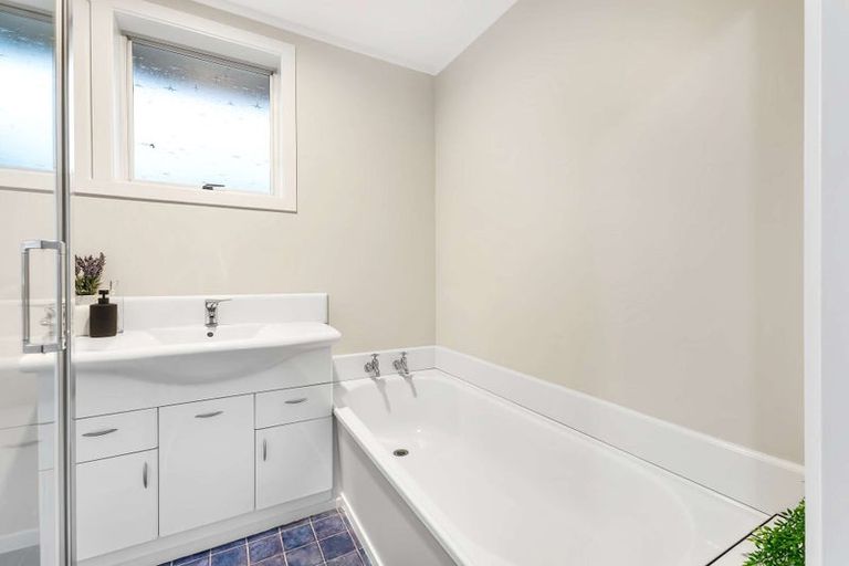 Photo of property in 14 Harriet Place, Spotswood, New Plymouth, 4310