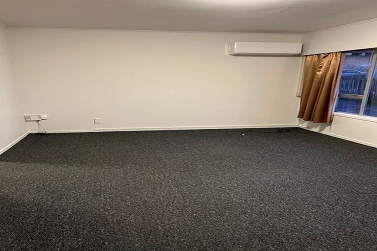 Photo of property in 3/178 Chivalry Road, Glenfield, Auckland, 0629