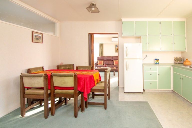 Photo of property in 28 Geraldine Crescent, Cloverlea, Palmerston North, 4412