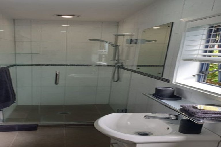 Photo of property in 834 East Coast Road, Oteha, Auckland, 0630