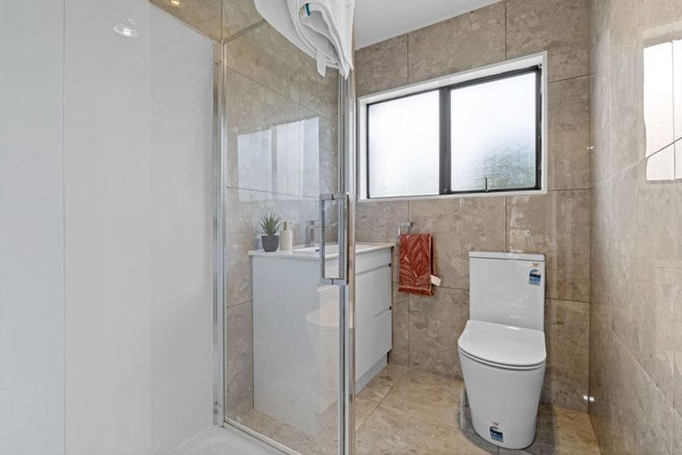 Photo of property in 2/35 Secretariat Place, Randwick Park, Auckland, 2105