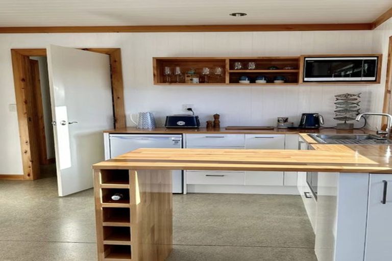 Photo of property in 84 Shakespear Road, Army Bay, Whangaparaoa, 0930