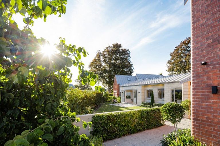 Photo of property in 3 Le Quesnoy Place, Cambridge, 3434