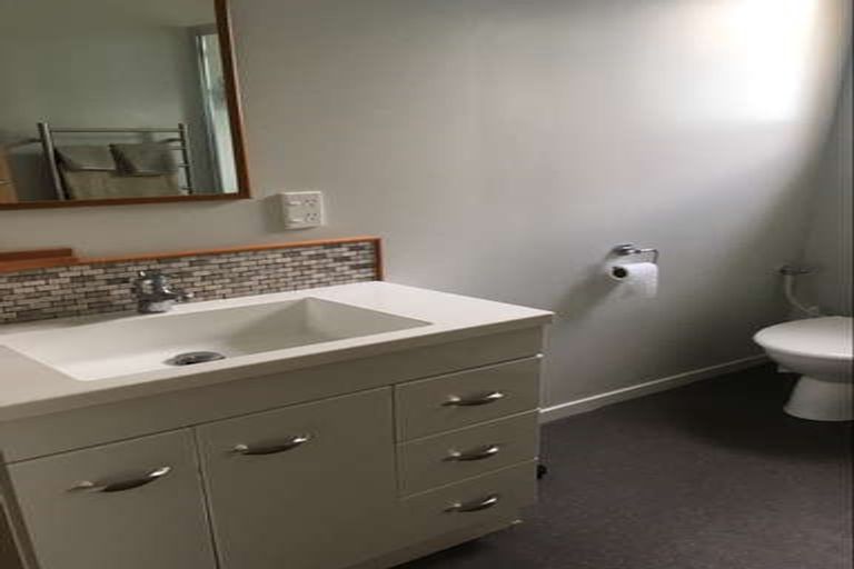 Photo of property in 22 Ogilvie Road, Kinloch, Taupo, 3377