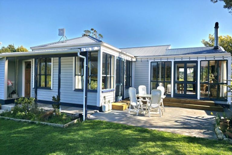 Photo of property in 43 Victoria Road, Westport, 7892