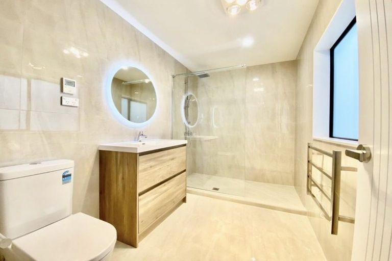 Photo of property in 5 Cloonlyon Drive, Flat Bush, Auckland, 2019
