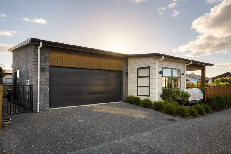 Photo of property in 11 Hugo Way, Papamoa Beach, Papamoa, 3118