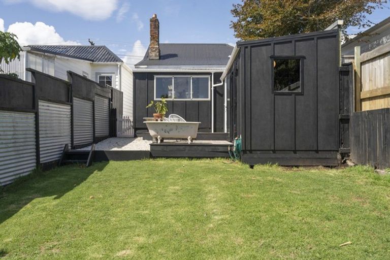 Photo of property in 163 Lemon Street, Strandon, New Plymouth, 4312