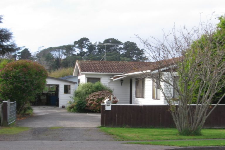 Photo of property in 217 Te Moana Road, Waikanae, 5036