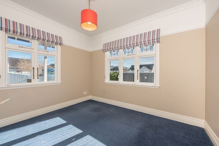 Photo of property in 194 Knights Road, Hutt Central, Lower Hutt, 5011