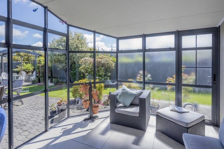 Photo of property in 17 Avon Street, Levin, 5510