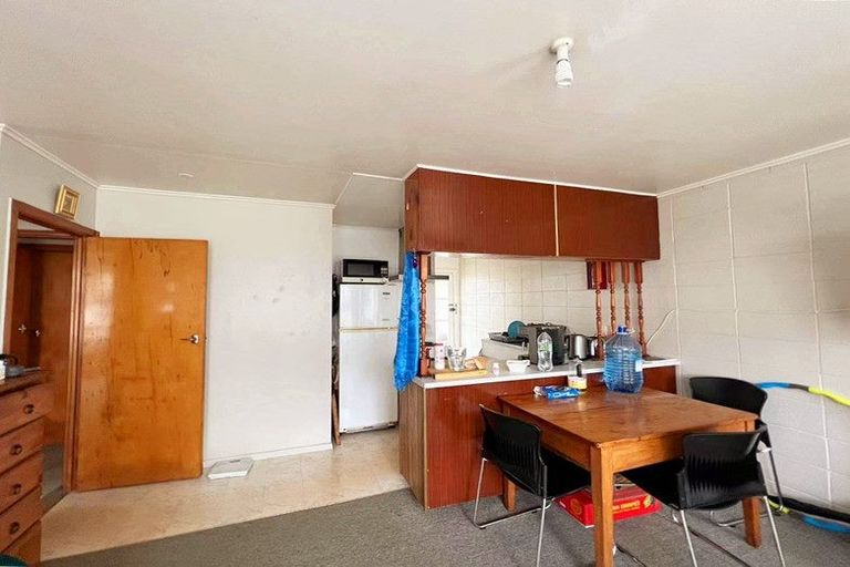 Photo of property in 81 Pupuke Road, Northcote, Auckland, 0627