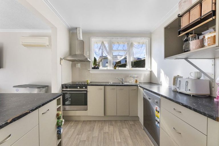 Photo of property in 489 Kaikorai Valley Road, Bradford, Dunedin, 9011