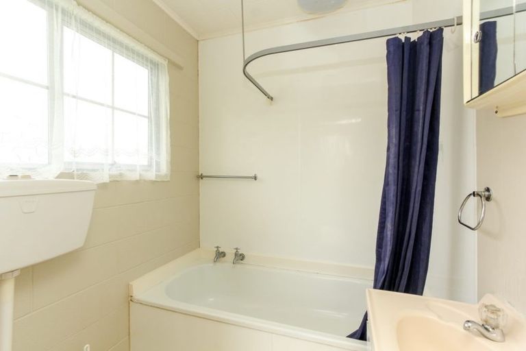 Photo of property in 17 Ambury Place, Merrilands, New Plymouth, 4312