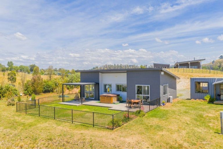 Photo of property in 1 Country Lane, Waipawa, 4210