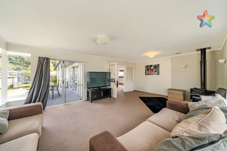 Photo of property in 5 Harvard Grove, Totara Park, Upper Hutt, 5018