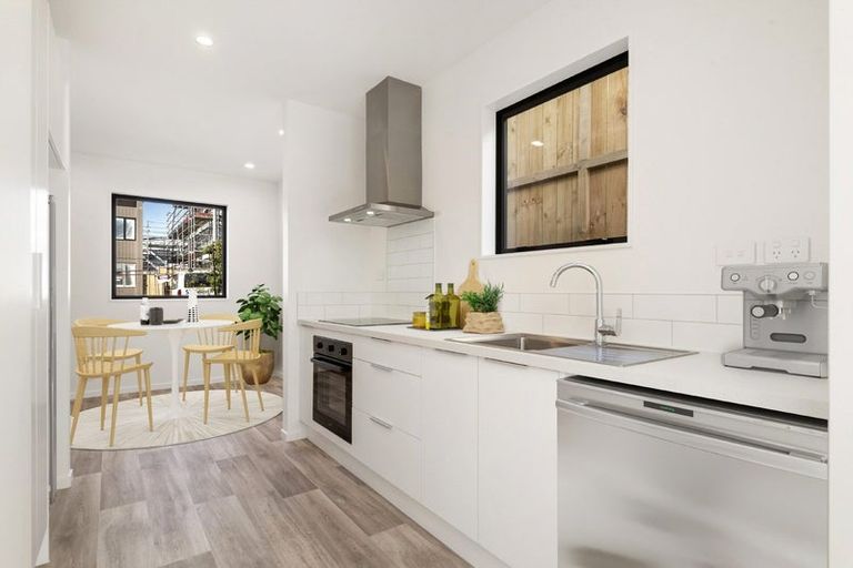 Photo of property in 43 Nga Pona Toru Road, Flat Bush, Auckland, 2019