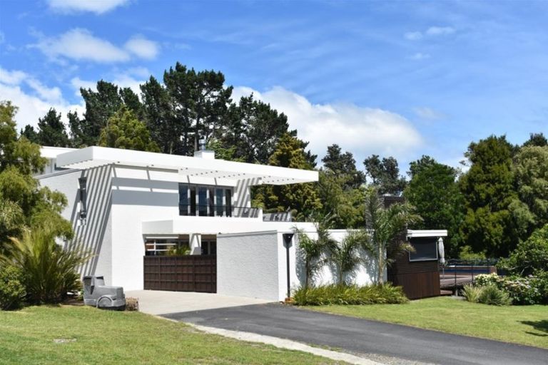 Photo of property in 537 South Road, Omata, New Plymouth, 4374