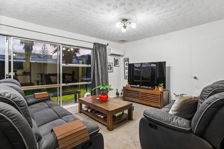 Photo of property in 3/29 Garelja Road, Henderson, Auckland, 0612