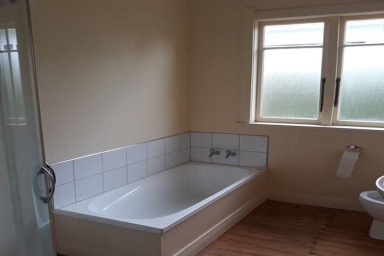 Photo of property in 94 Queen Street, Waiuku, 2123