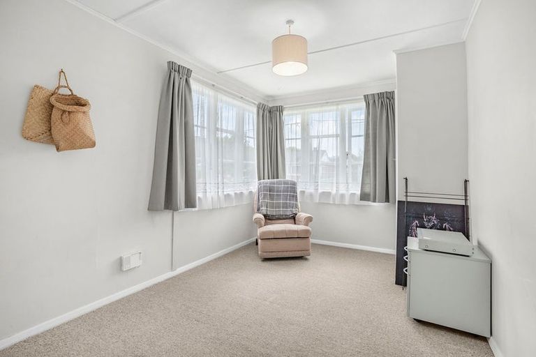 Photo of property in 200 Waddington Drive, Naenae, Lower Hutt, 5011