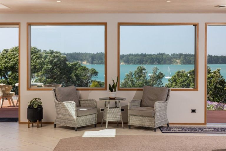 Photo of property in 69 Omokoroa Road, Omokoroa, 3114