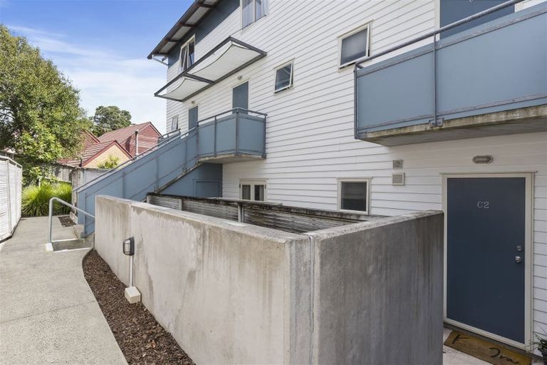 Photo of property in 2c/20 Ian Marwick Place, Birkenhead, Auckland, 0626