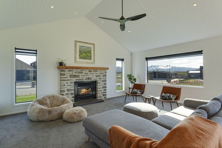 Photo of property in 18 Marjon Drive, Wanaka, 9305
