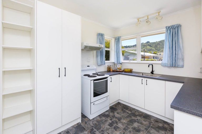 Photo of property in 61 Kashmir Avenue, Clouston Park, Upper Hutt, 5018