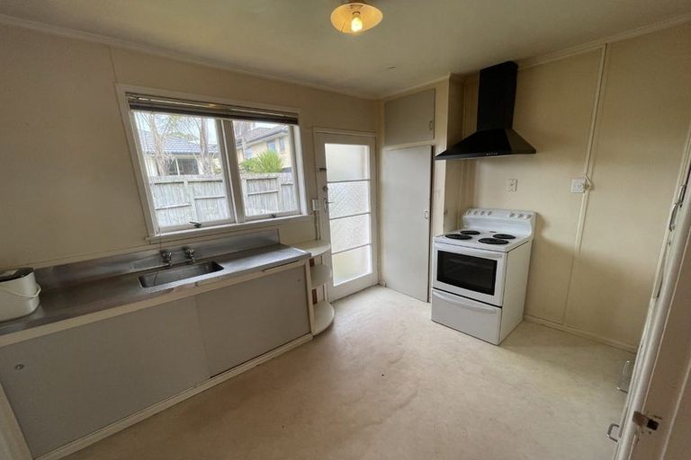 Photo of property in 12c Dawn Place, Te Atatu South, Auckland, 0610