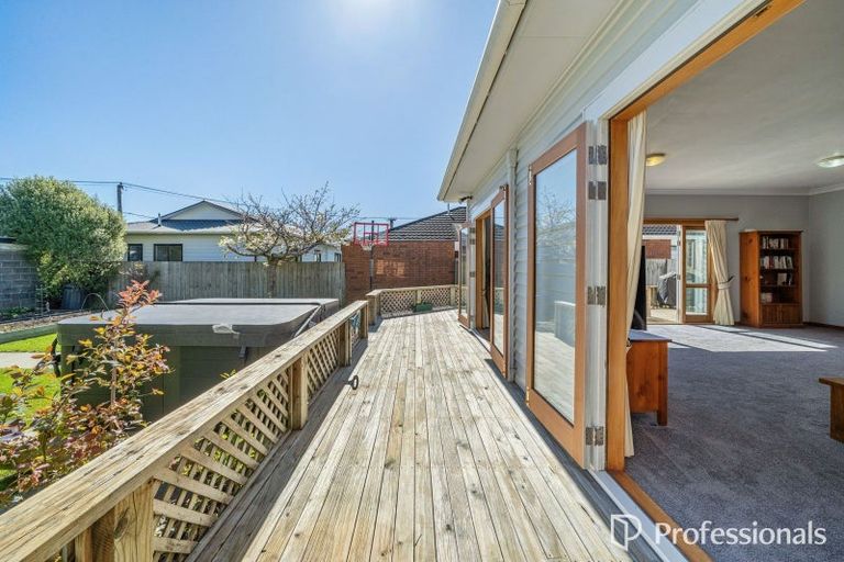 Photo of property in 18 Birdwood Road, Waterloo, Lower Hutt, 5011