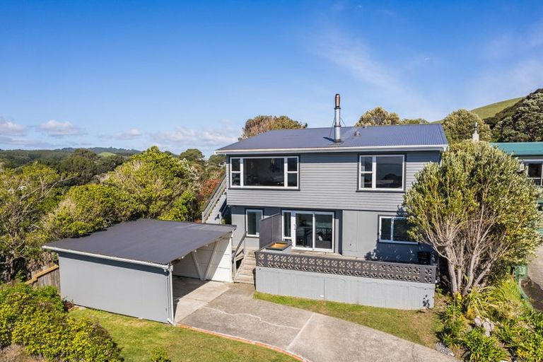 Photo of property in 2 Raroa Place, Pukerua Bay, 5026