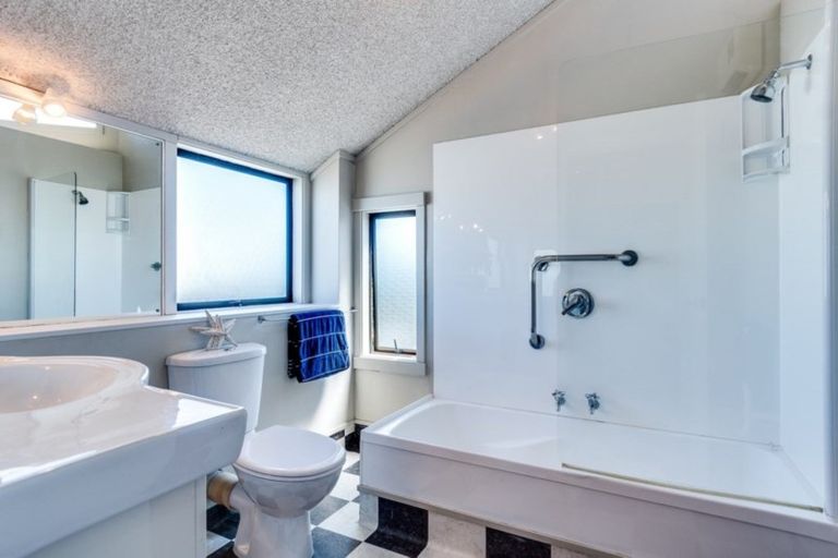 Photo of property in 129 North Shore Road, Eskdale, Napier, 4182