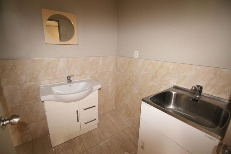 Photo of property in 49a Woodglen Road, Glen Eden, Auckland, 0602