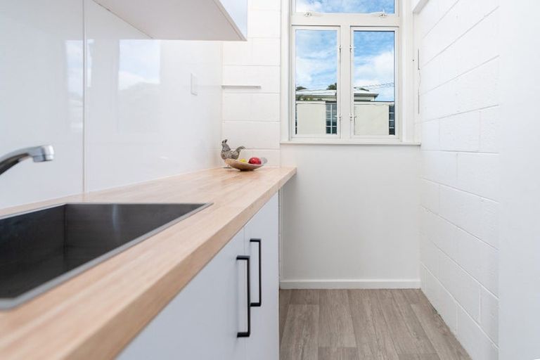 Photo of property in Fairmont Flats, 4c/20 Maarama Crescent, Aro Valley, Wellington, 6021