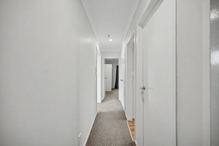 Photo of property in 30 Arlette Place, Massey, Auckland, 0614