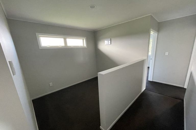 Photo of property in 32 Canal Road West, Waitakaruru, Ngatea, 3576