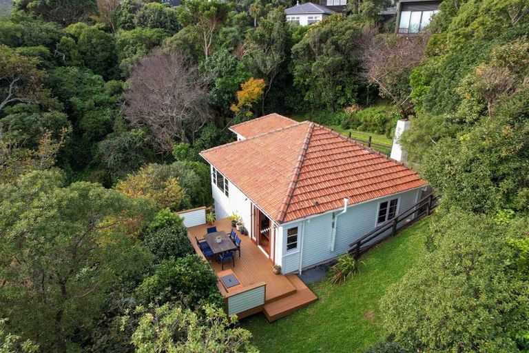 Photo of property in 122 Totara Road, Miramar, Wellington, 6022