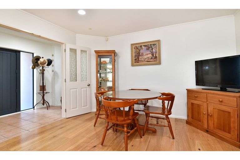 Photo of property in 110 Lakeside Drive, Orewa, 0931