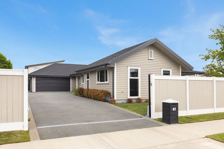 Photo of property in 42 Westpark Drive, Burnside, Christchurch, 8053