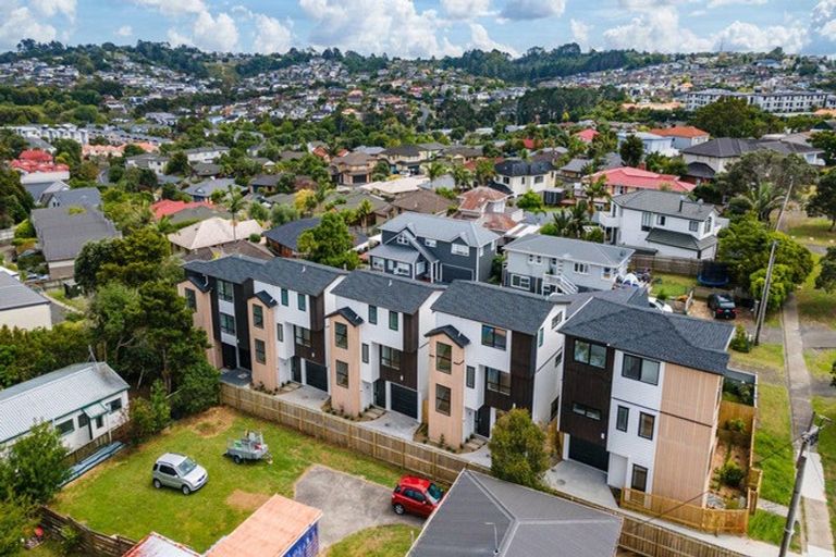 Photo of property in 858d East Coast Road, Northcross, Auckland, 0630