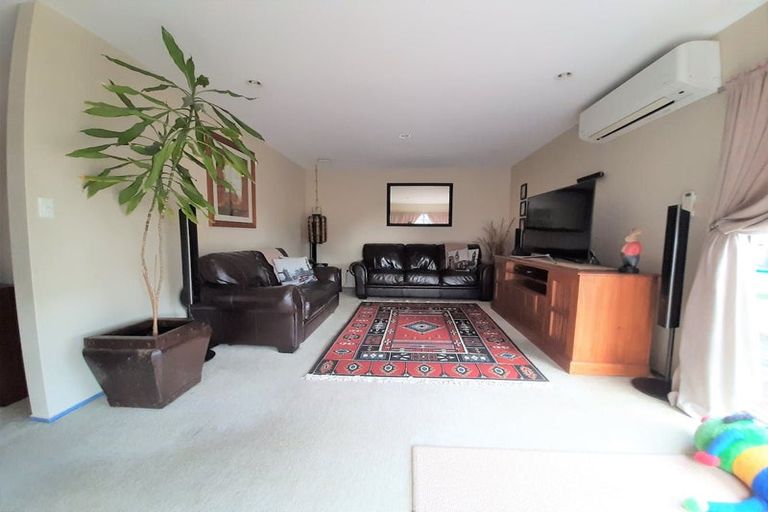 Photo of property in 114 Mirrabooka Avenue, Botany Downs, Auckland, 2010