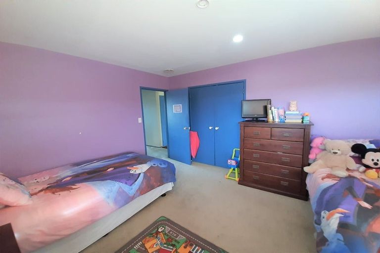 Photo of property in 114 Mirrabooka Avenue, Botany Downs, Auckland, 2010