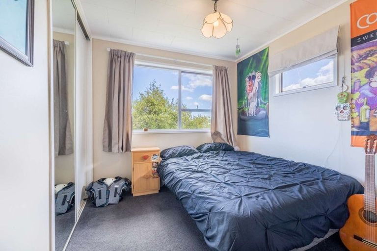 Photo of property in 16 Pankhurst Place, Sunnyvale, Auckland, 0612