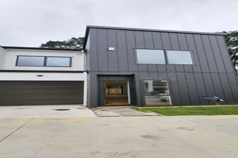 Photo of property in 22 Korokio Lane, Henderson, Auckland, 0612