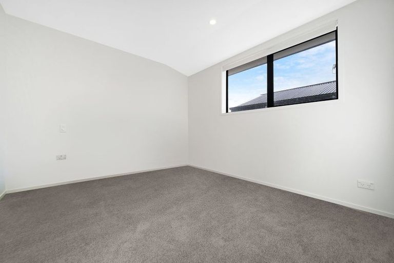 Photo of property in 3/137 Tirimoana Road, Te Atatu South, Auckland, 0602
